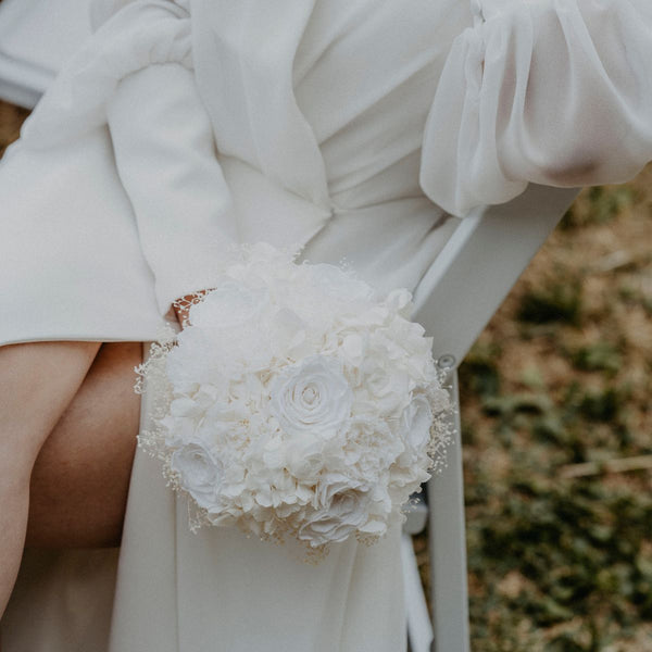 Brautstrauß "All White Luxury" aus Trockenblumen